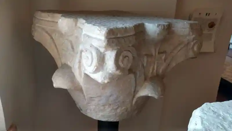 Four-leaf clover on a pillar head, Cathedral Museum and Labrynth of Porsenna